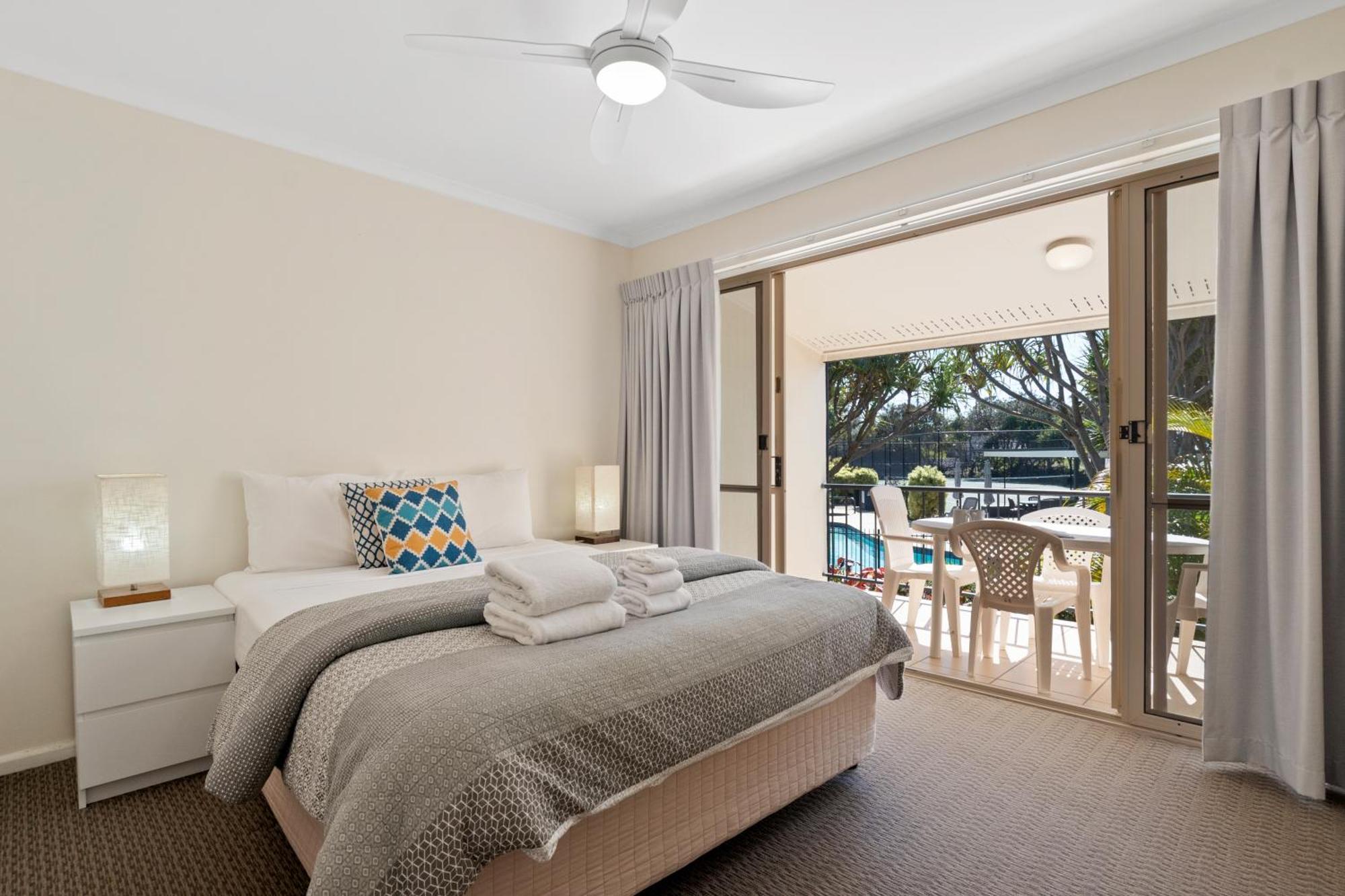 Beach Breakers Resort Sunrise Beach Ngoại thất bức ảnh