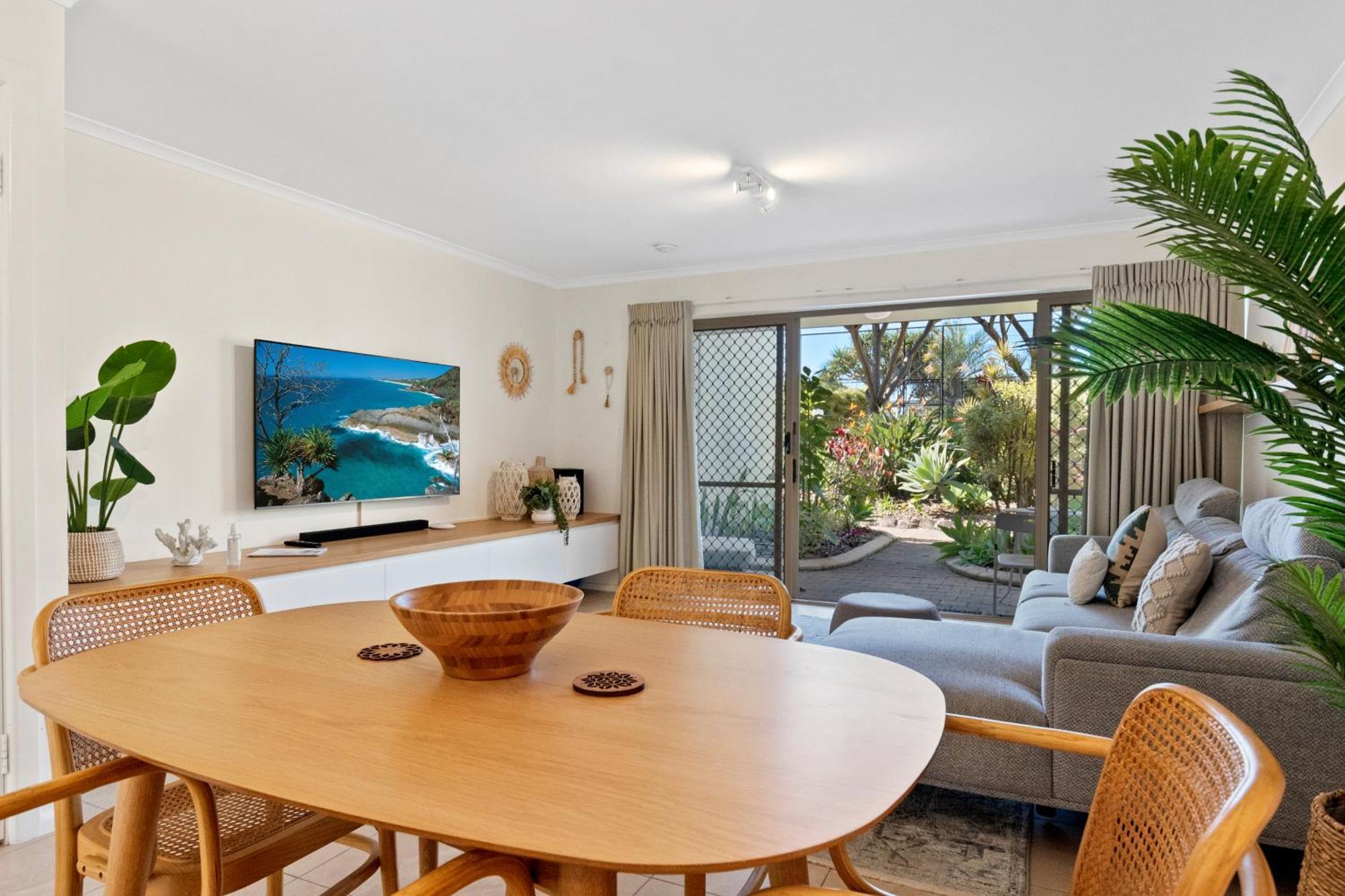 Beach Breakers Resort Sunrise Beach Ngoại thất bức ảnh