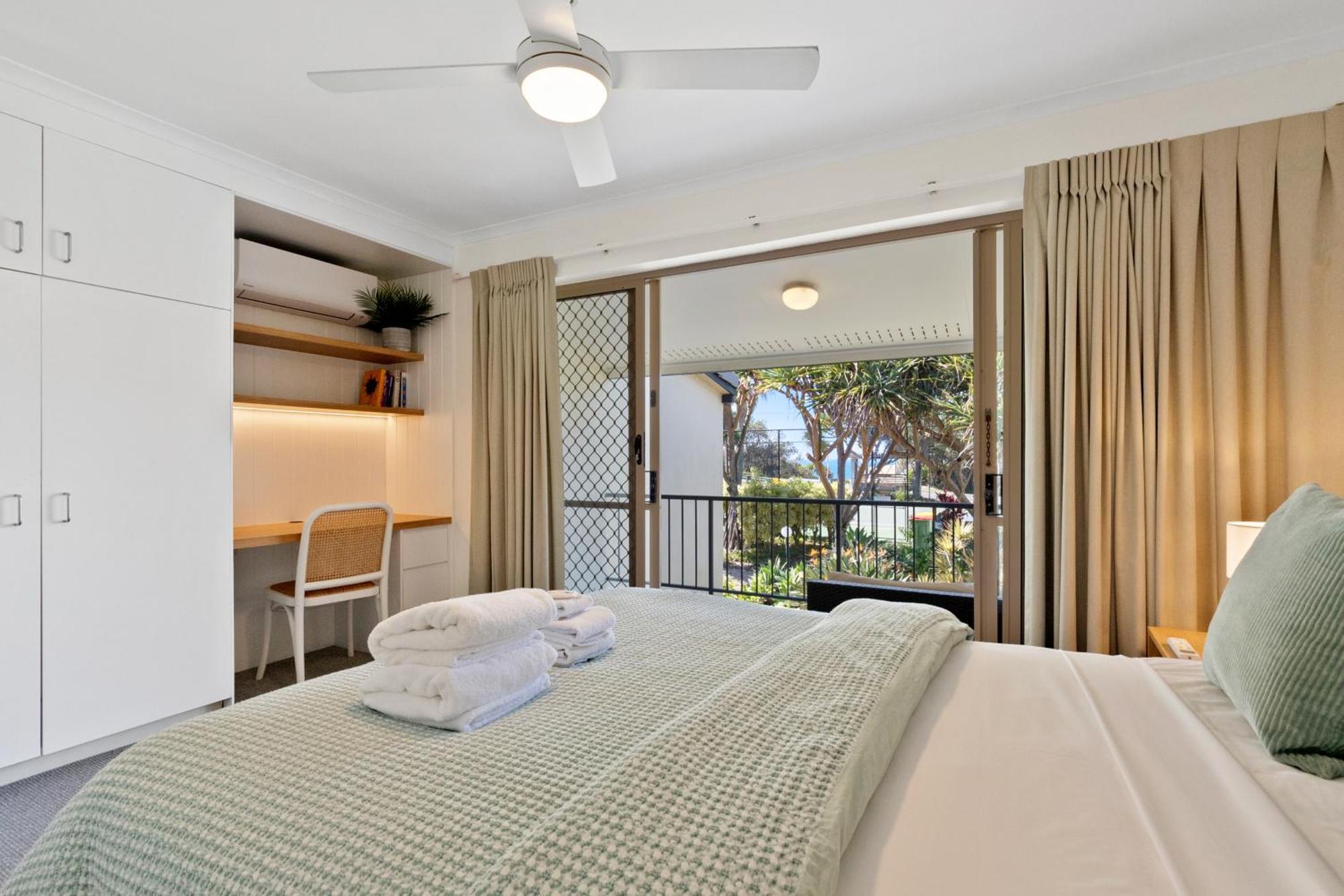 Beach Breakers Resort Sunrise Beach Ngoại thất bức ảnh