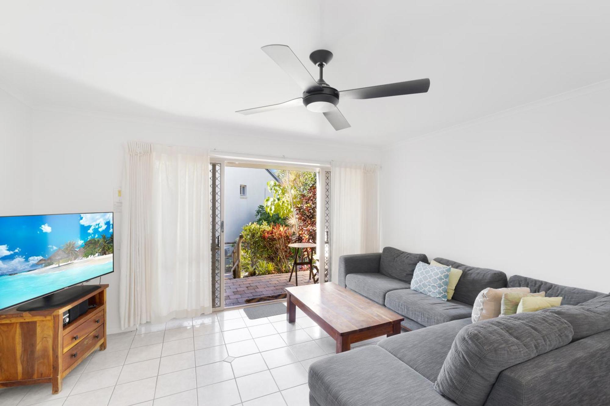 Beach Breakers Resort Sunrise Beach Ngoại thất bức ảnh