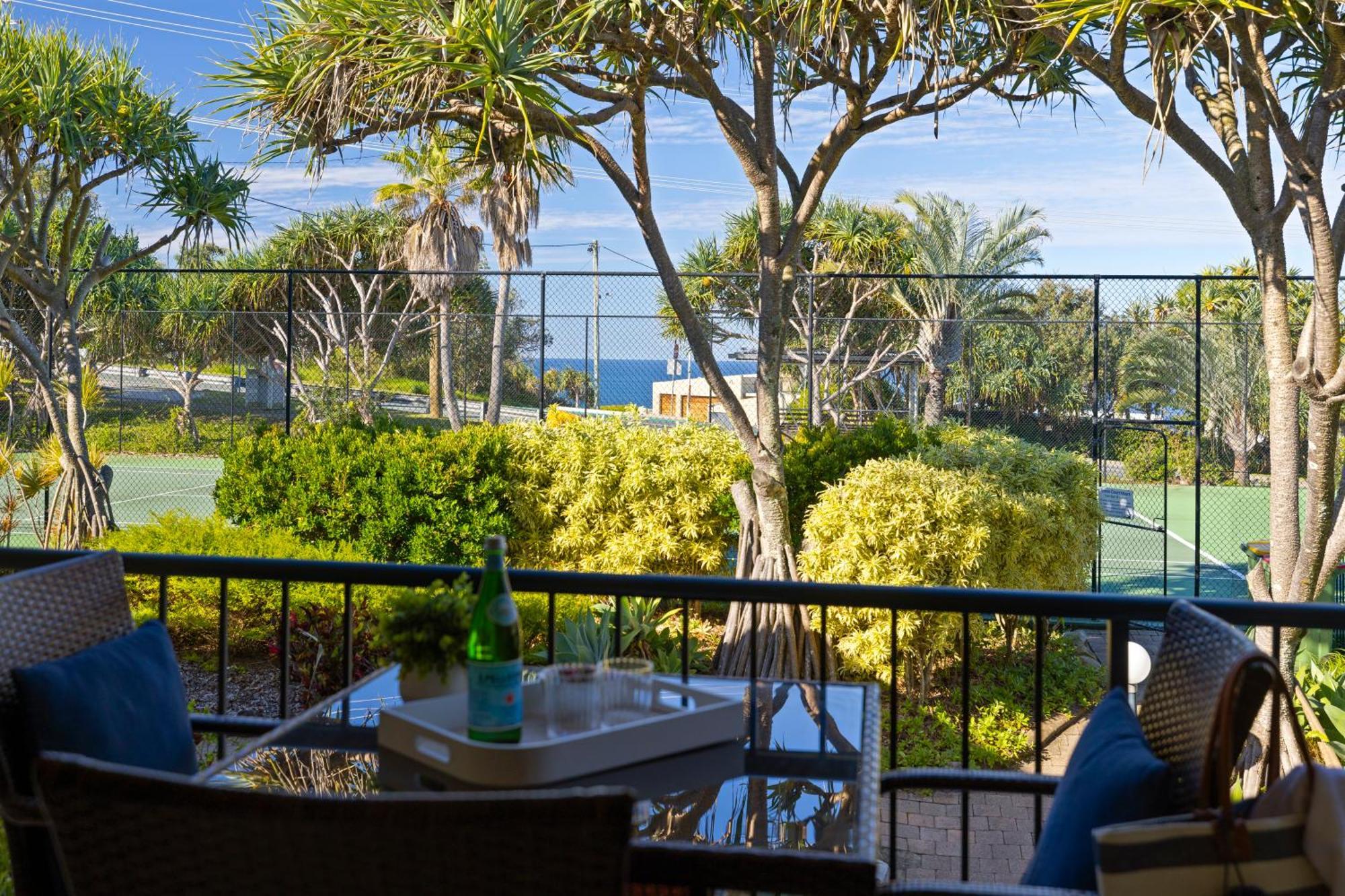 Beach Breakers Resort Sunrise Beach Ngoại thất bức ảnh